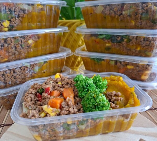 Carne louca com batata doce assada e mix de legumes - Kit com 5 marmitas 300gr