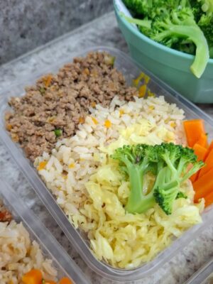 Arroz integral com Carne moída e legumes - Kit com 5 marmitas 300gr